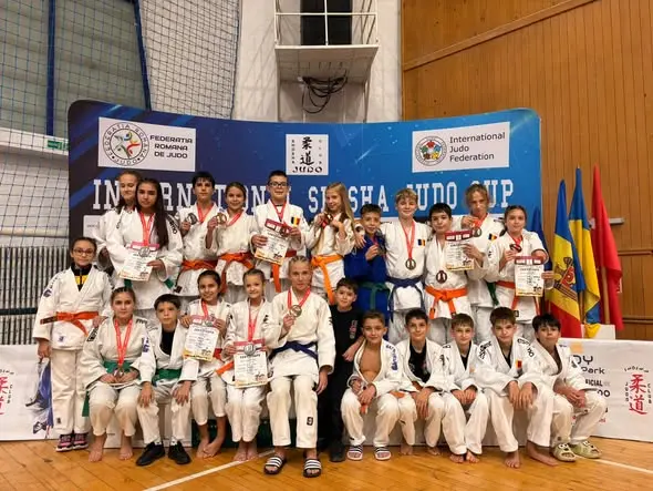 Fotografia 4 din 4: Shosha Judo Cup, Bacău: 2 sportive, 2 medalii