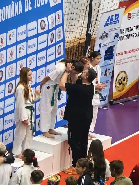 Fotografia 2 din 2: Campionatul Național U13–U15, Timișoara: 6 clasări pe podium