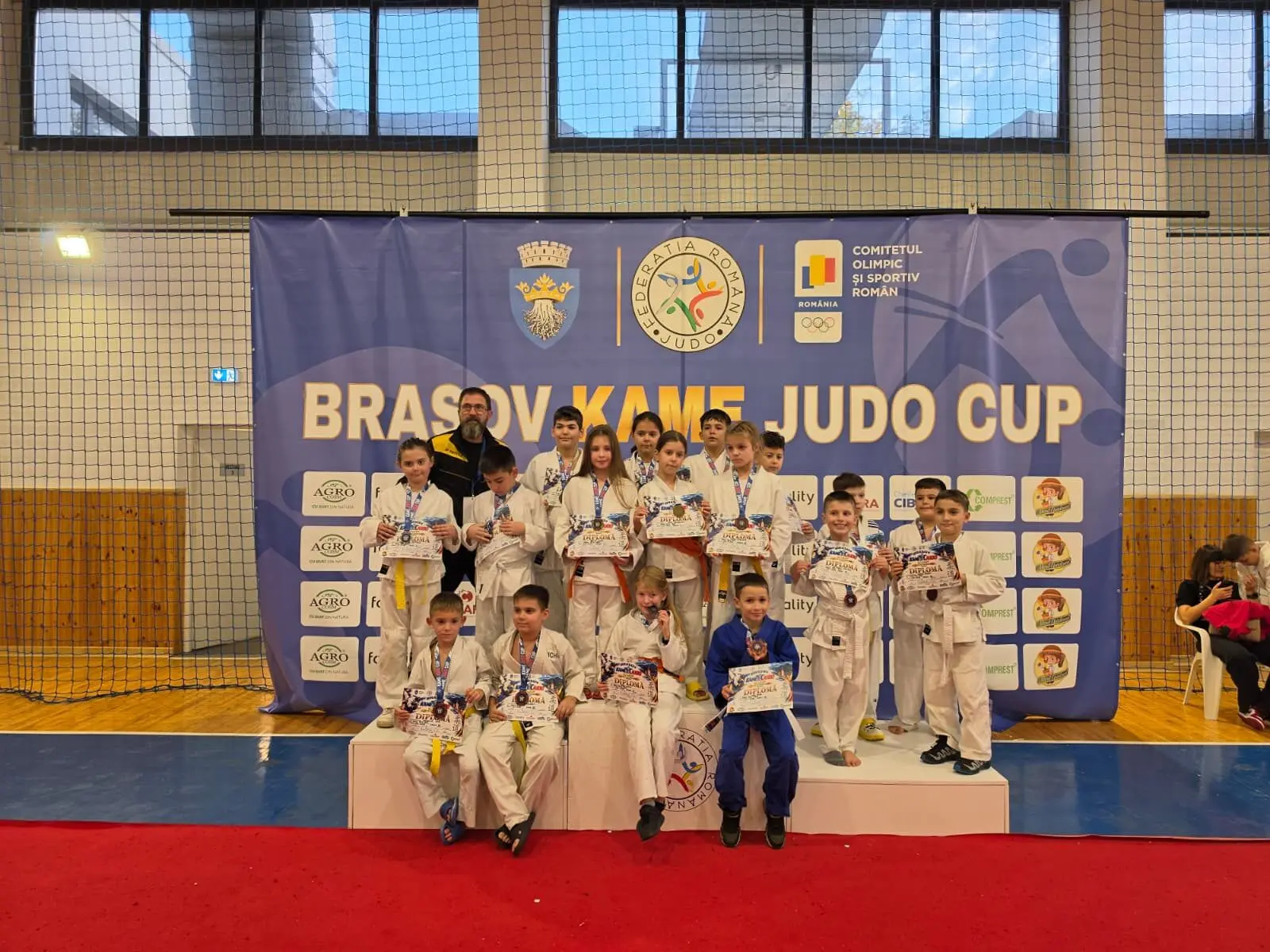 Fotografia 5 din 13: Kame Cup Brașov: toți copiii din grupa de inițiere pe podium