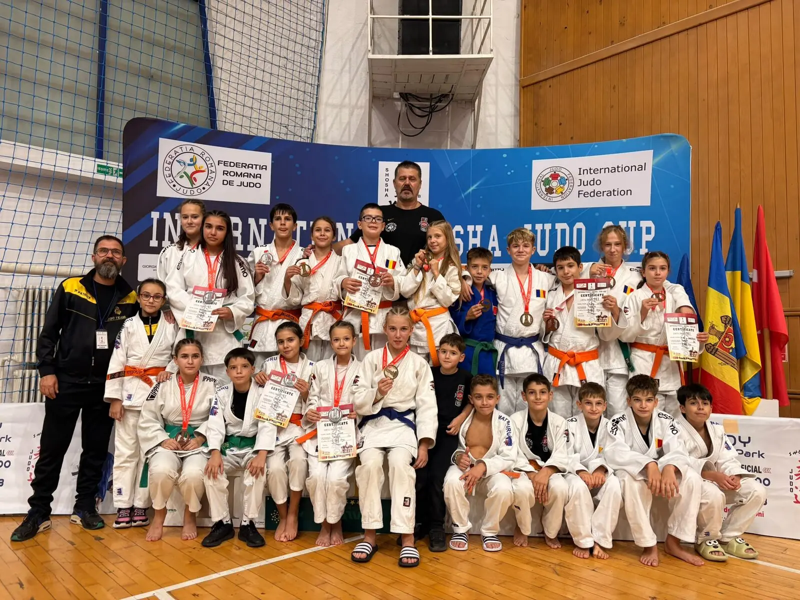 Fotografia 1 din 4: Shosha Judo Cup, Bacău: 2 sportive, 2 medalii
