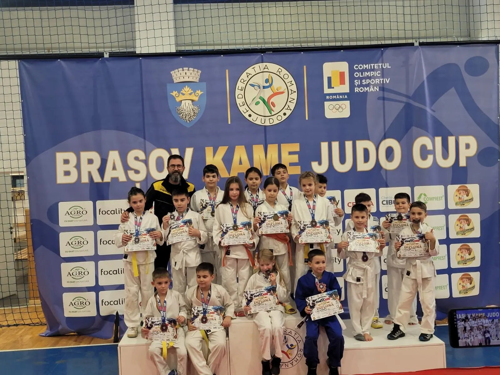 Fotografia 4 din 13: Kame Cup Brașov: toți copiii din grupa de inițiere pe podium