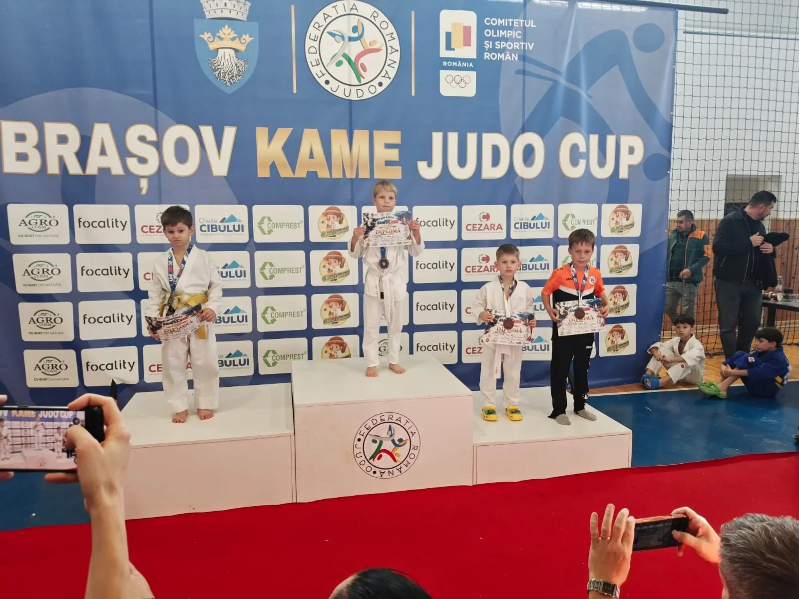 Fotografia 8 din 13: Kame Cup Brașov: toți copiii din grupa de inițiere pe podium
